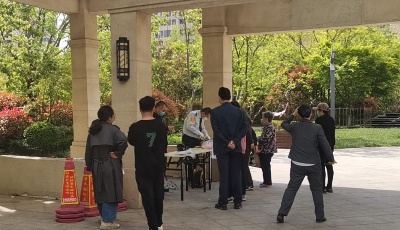 弘揚(yáng)“五四”精神 青年志愿者走近老人身邊  