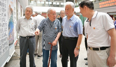 蔡可卿：光荣在党60年的故事