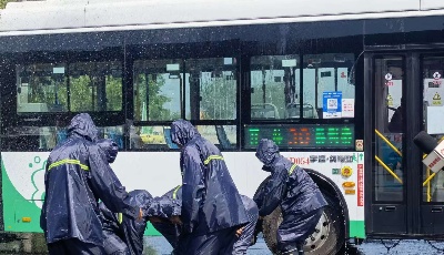 青岛城运控股公交集团开展沉浸式演练筑牢防汛防台风“安全堤”