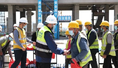 体育建筑新地标！西海岸奥体中心体育馆封顶