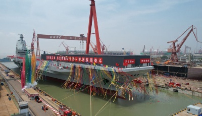 我国第三艘航空母舰下水，命名“福建舰”