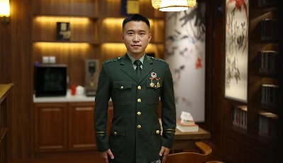青岛市优秀退役大学生士兵：我的青春有穿军装的样子