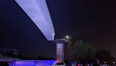 国内跨高铁最大悬臂转体桥在青岛莱西合龙成功