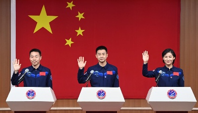 ​你好！“出差三人组”