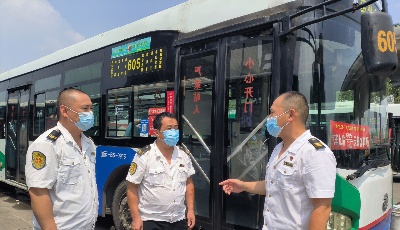 这个旅游旺季 温馨巴士将车厢文明“进行到底”