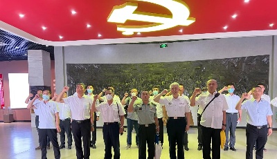 “礼赞八一  兵看青岛”青岛市老兵集结见证城市更新