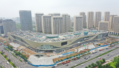 裸眼3D大屏竣工、网红天桥施工、招商率超75%！金茂览秀城再传新进展