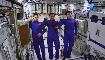 收快递！神舟十四号航天员顺利进入问天实验舱