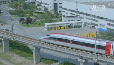 我国出口印尼雅万高速动车组在青岛下线