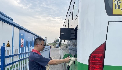 大公交错峰充电 增效节能保市民用电