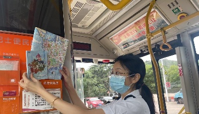 旅游旺季 温馨巴士468路上线“导游式服务”