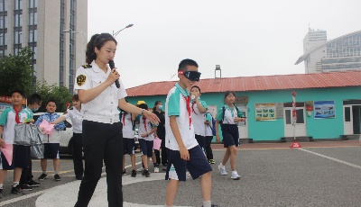 温馨巴士安全科普教育基地邀请孩子们前来体验