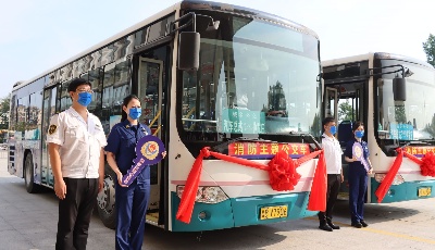 胶州市“消防主题公交”上线