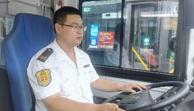 凡人善举 岛城公交车司机温暖外地游客心