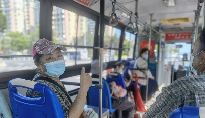 运行十年 青岛463路成居民定制专车