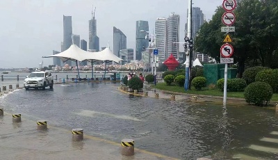 @青岛司机，澳门路沿海一线海浪汹涌，停放车辆请尽快驶离！
