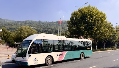 进崂山赏秋游客增加  温馨巴士增加景区线路运力