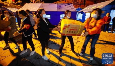 探访四川泸定抗震救灾现场