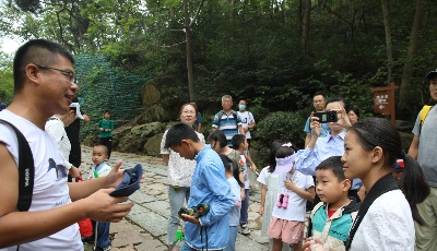 寻鸟踪护自然，这群小朋友在浮山上玩嗨了，自然课堂收获满满 