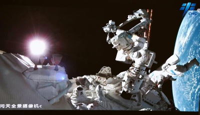 神舟十四号乘组两名航天员已成功出舱