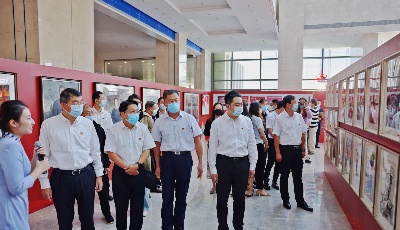 青岛市举办“绘忆英烈”画像展示活动