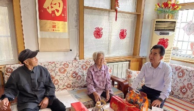 尊老敬老景社一家——崂山风景名胜区管理局重阳节之际走访景区老寿星
