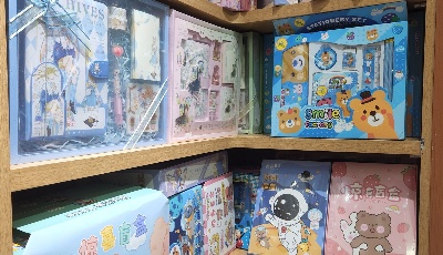 开学经济升温 文具“刺客”出动？