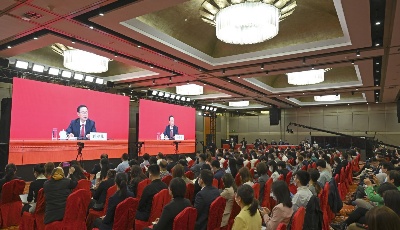 二十大新闻发言人举行新闻发布会