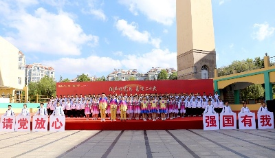 “同聲頌黨恩喜迎二十大”，2022年青島市未成年人“向國(guó)旗敬禮”活動(dòng)啟動(dòng)