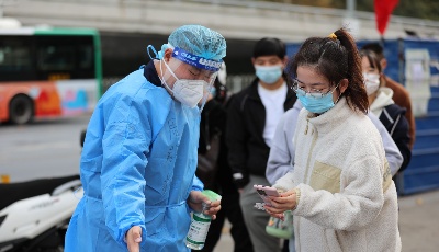 上班保運行、下班還當志愿者，這名公交駕駛員抗疫一線展現(xiàn)黨員擔當 