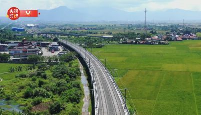 时政微纪录丨铺就幸福轨 提供加速度——习近平和佐科共同观摩雅万高铁试验运行
