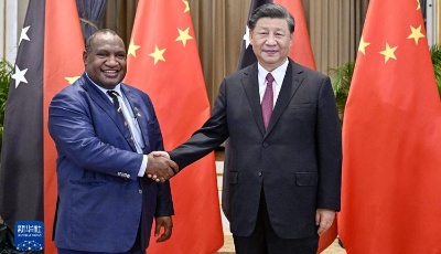 习近平会见巴布亚新几内亚总理马拉佩
