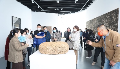 “唯物思維——首屆國際當(dāng)代材料藝術(shù)雙年展” 于青島云上海天正式開幕