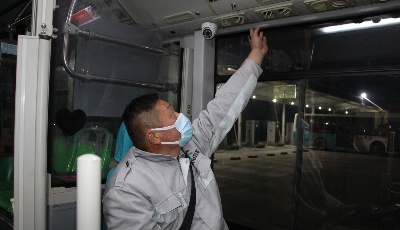 青岛温馨巴士启动“凌晨关爱行动”服务驾乘双方