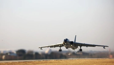 东部战区位台岛周边海空域组织诸军兵种联合战备警巡和联合火力打击演练