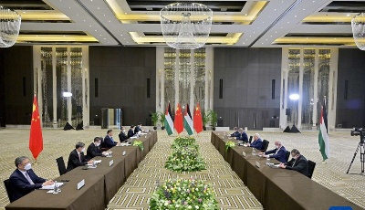 习近平会见巴勒斯坦总统阿巴斯