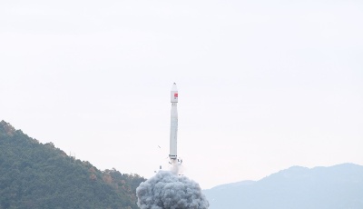 我国成功发射试验二十一号卫星