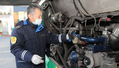 青岛温馨巴士驾驶员包琳：12个元旦跑了12次迎新年末班车  
