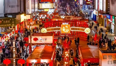 ​红红火火！青岛三大步行街“年味十足”  