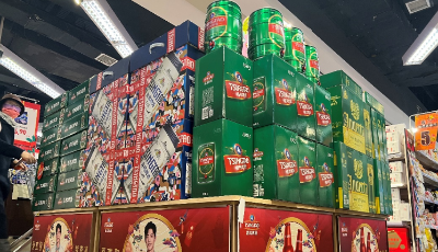 玉兔迎福 美酒启新  青岛啤酒走“鸿”年货市场