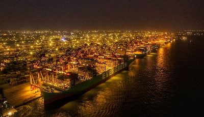 山东港口青岛港：全线生产作业忙 佳绩连连好彩头