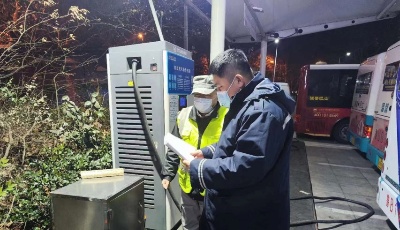 寒潮来袭  青岛温馨巴士多举措保障市民出行