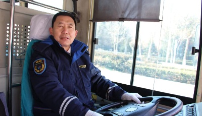 坚守最后一个春运  青岛温馨巴士驾驶员姚有进：23年如一日守护乘客出行安全