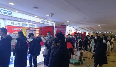 商场消费“年味儿”浓：餐厅排长队 黄金消费市场升温