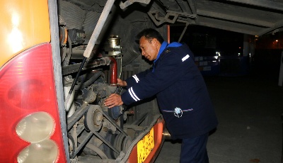 新春走基层｜探访首班公交驾驶员：连续7年“方向盘”上迎接大年初一