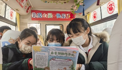 青岛温馨校车开展“预防春季传染病”主题课堂