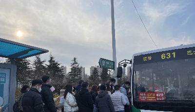 公交客流量持续上升  青岛温馨巴士多举措助力市民出行