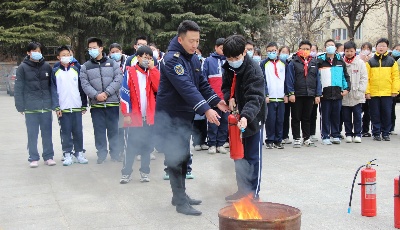 青岛温馨巴士启动进校园安全课巡讲