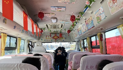 开学安全第一课 青岛温馨校车开展消防逃生应急演练