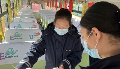 强化运营服务管理   青岛温馨校车公司管理人员进一线督导检查